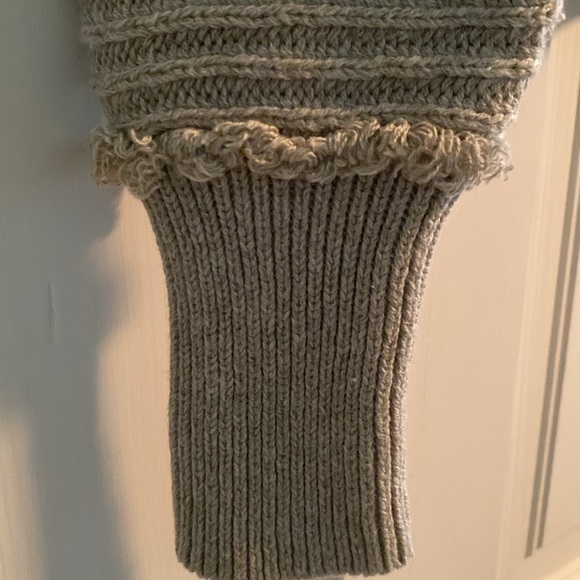 Freepeople Sweater Oatmeal color, short fringe detailing around v neck & sleeves - Picture 4 of 10